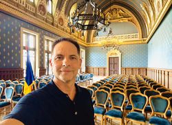 Fiica lui Dan Negru a rămas fără profesoară de matematică la liceu. Ce spune prezentatorul Kanal D despre situația dascălilor: „Lăsați profesorii în pace” Fiica lui Dan Negru a rămas fără profesoară de matematică la liceu. Ce spune prezentatorul Kanal D despre situația dascălilor: „Lăsați profesorii în pace”